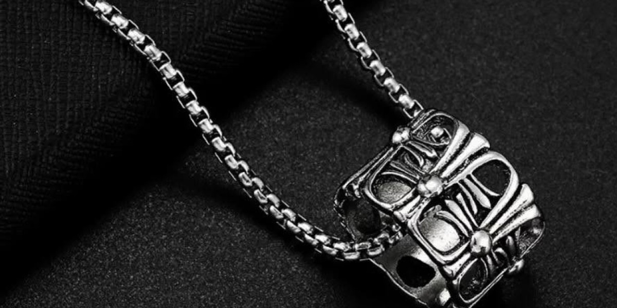 American Street Style Trends Inspired by the chrome hearts necklace