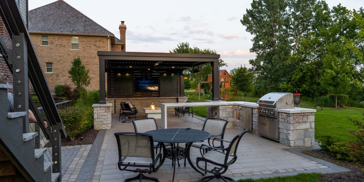 How a Backyard Remodeling Service Can Transform Your Outdoor Space